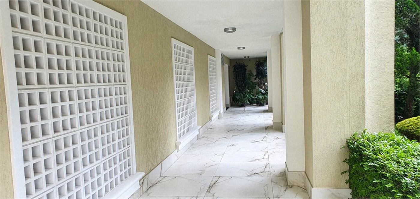 Apartamento luxuoso com 130m2, 3 suítes, 4 vagas.