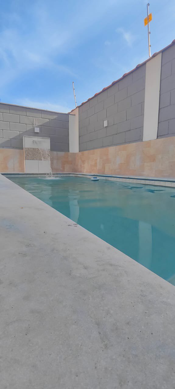 Casa à venda com 2 quartos, sendo 1 suíte, em Nova Itanhaém, Itanhaém - SP