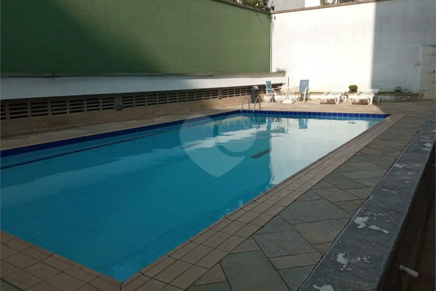 Lindo apartamento, muito bem conservado, com bom espaço interno.