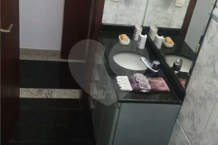 Sobrado de 242 m² com 3 Suítes e 4 Vagas de Garagem no Ipiranga