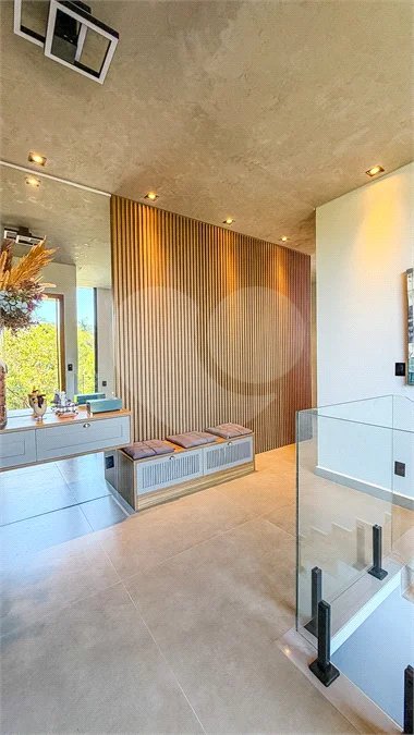 Indaiatuba - HOME DESIGN - Casa Térrea - Condomínio Paradiso - 420 m² de terreno - 307,19 m² de área construída - 3 suítes completas, sendo 1 master com closet planejado e banheira de imersão - Sala de TV reversível para 4ª suíte - Sala de estar ampla e varanda gourmet integrada - Cozinha com móve