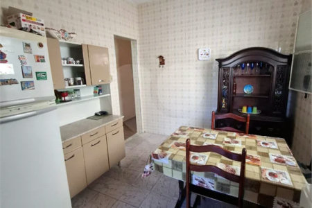Ó TIMO CASA COM 3 QUARTOS E TERRAÇO EM CONTOMINIO FECHADO