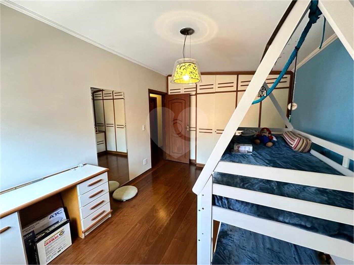 Sobrado com 5 dorm. sendo 2 suites