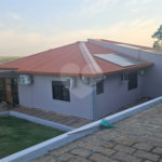 Indaiatuba- condominio Vale das Laranjeiras - Itaici - Terreno 3040,00 ms- construida 220ms - 3 dormitórios, sendo 2 suítes e uma suíte master com closet, além de uma sala ampla com 3 ambientes, Cozinha planejada,, campo de futebol/vôlei, Area de lazer com piscina, espaço gourmet com churrasque