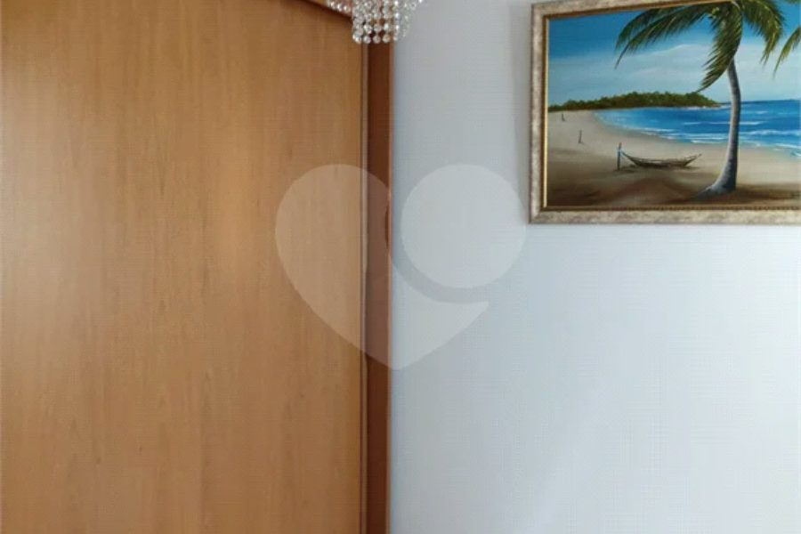 Sobrado em condomínio fechado com 3 dormitórios e 100m2