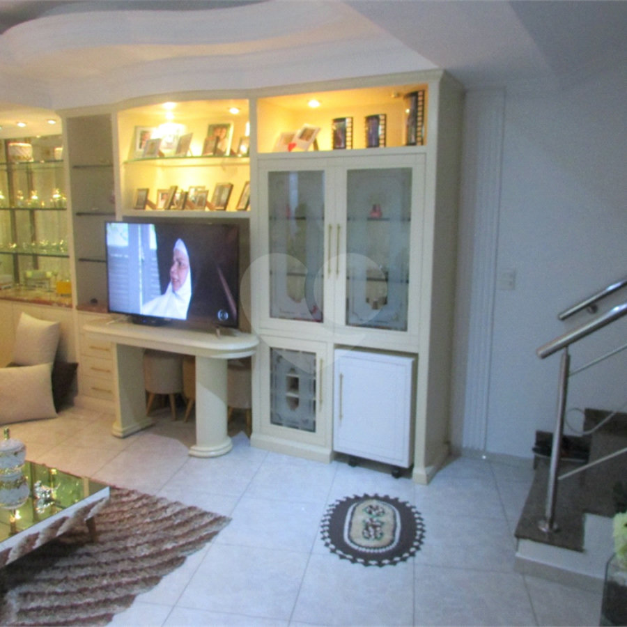 Casa á venda com 3 suites e 4 vagas na Vila Rosalia