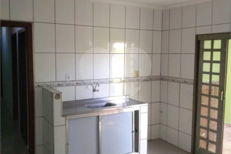 Casa térrea no Loteamento Habitacional São Carlos 1, sendo 3 Dormitórios e 1 suíte