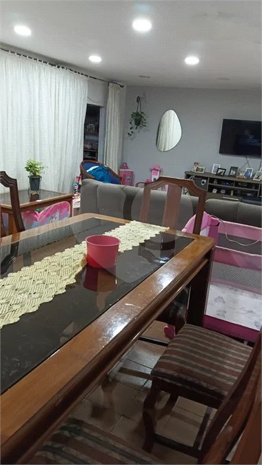 IMÓVEL COM SOBRADO + OUTRA CASA NO TERRENO, ÓTIMA PARA RENDA OU FAMÍLIA GRANDE