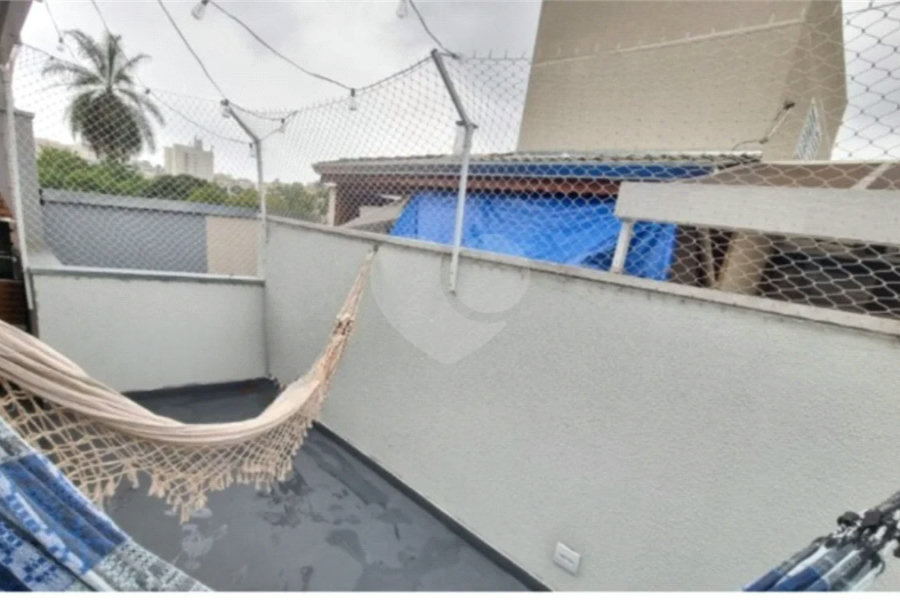 More a 300 metros da estação de metrô Parada Inglesa.