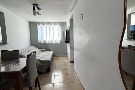 Apartamento á venda, com 02 Dormitórios, em Jardim Ricetti.