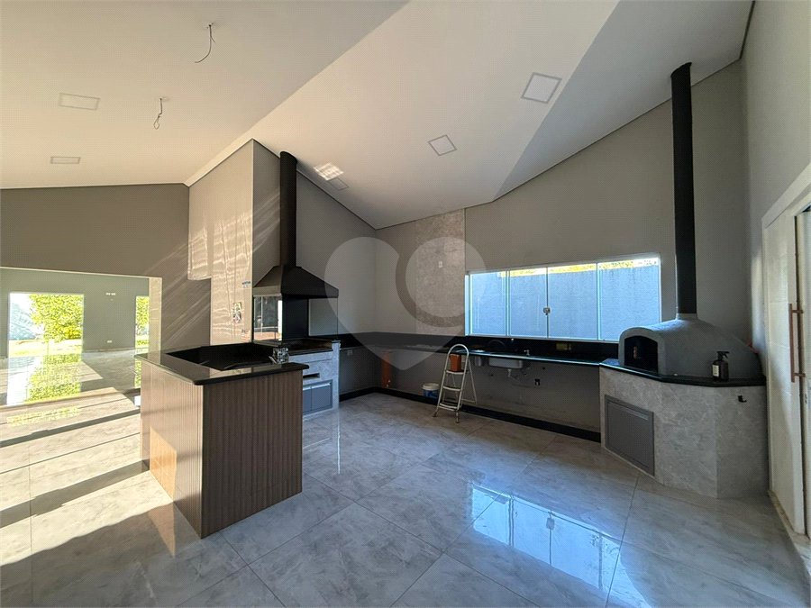 Casa alto padrão condomínio fechado em Atibaia com 4 suítes e ampla área de lazer, espaço gourmet, piscina, 6 vagas garagem
