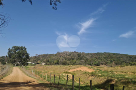 VENDA SÍTIO 48 hectares com estruura para granja, hidroponia e gado