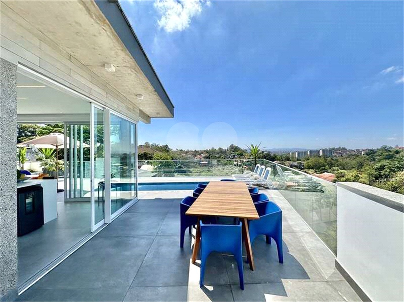 Casa Contemporânea e Mobiliada no Condomínio Palos Verdes – A Essência do Alto Padrão na Granja Viana – 7 suítes, 4 pavimentos com elevador