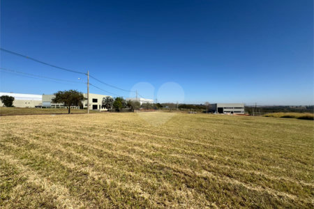 Terreno Comercial á venda em Parque Tecnológico Damha II em São Carlos.