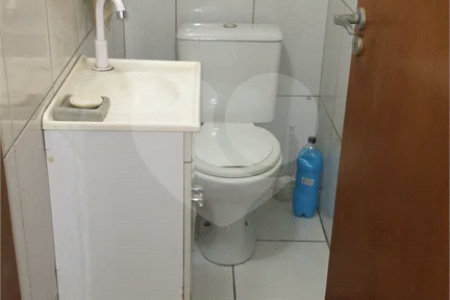 Sobrado com 101m², 2 dormitórios, sendo 2 suítes, 2 vagas, à venda na Vila Ema.