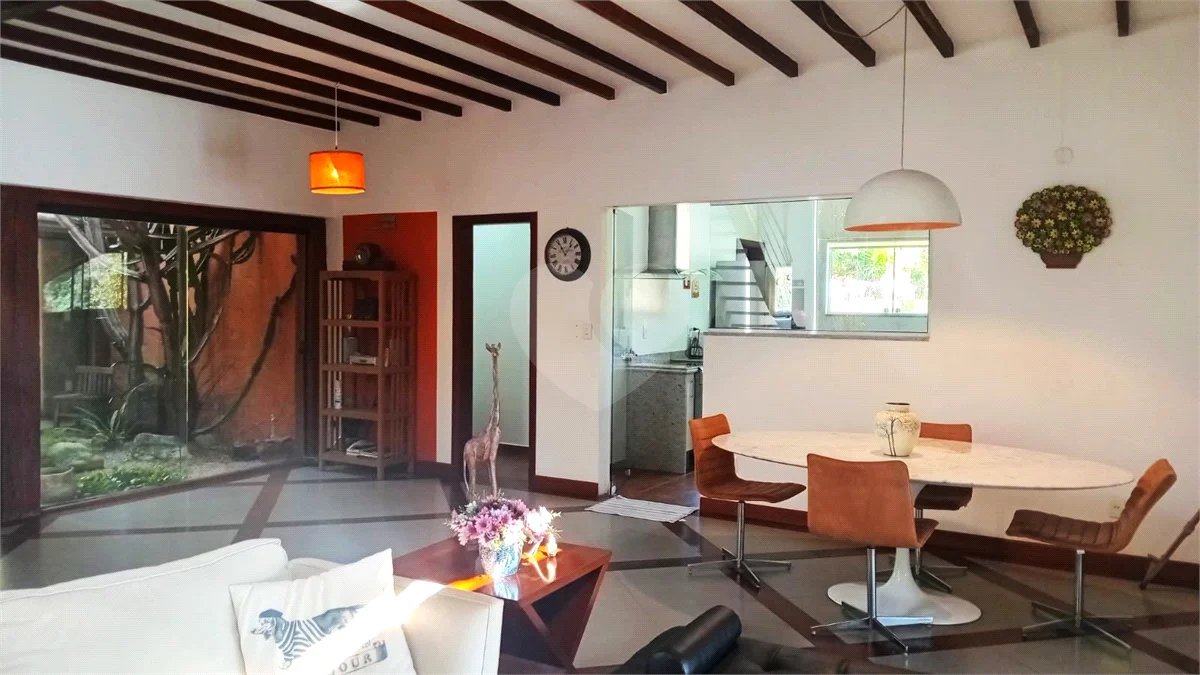 Casa à venda com 3 suítes no condomínio Vale da Santa Fé, Vinhedo - SP