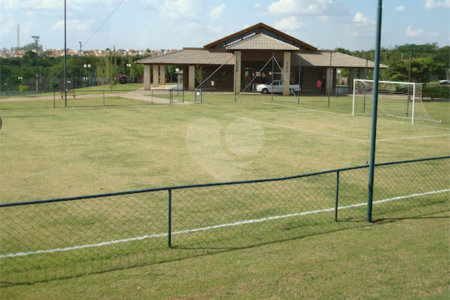 Casa térrea com piscina para venda no Condomínio Quebec.