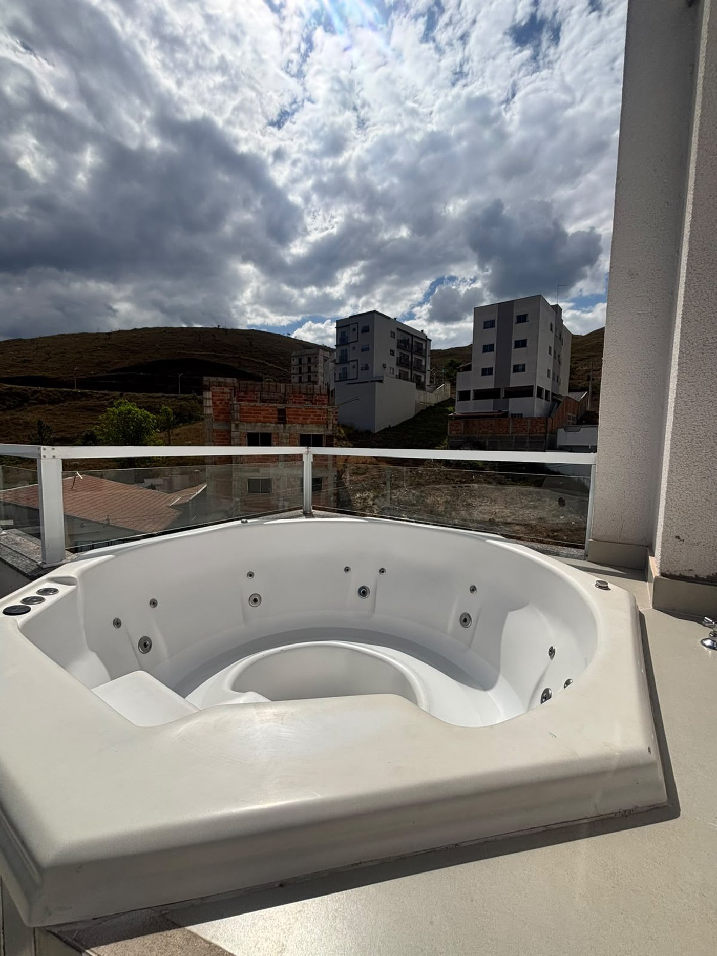 Apartamento à venda com 3 quartos, sendo 1 suíte, em Residencial Summer Ville, Poços de Caldas - MG