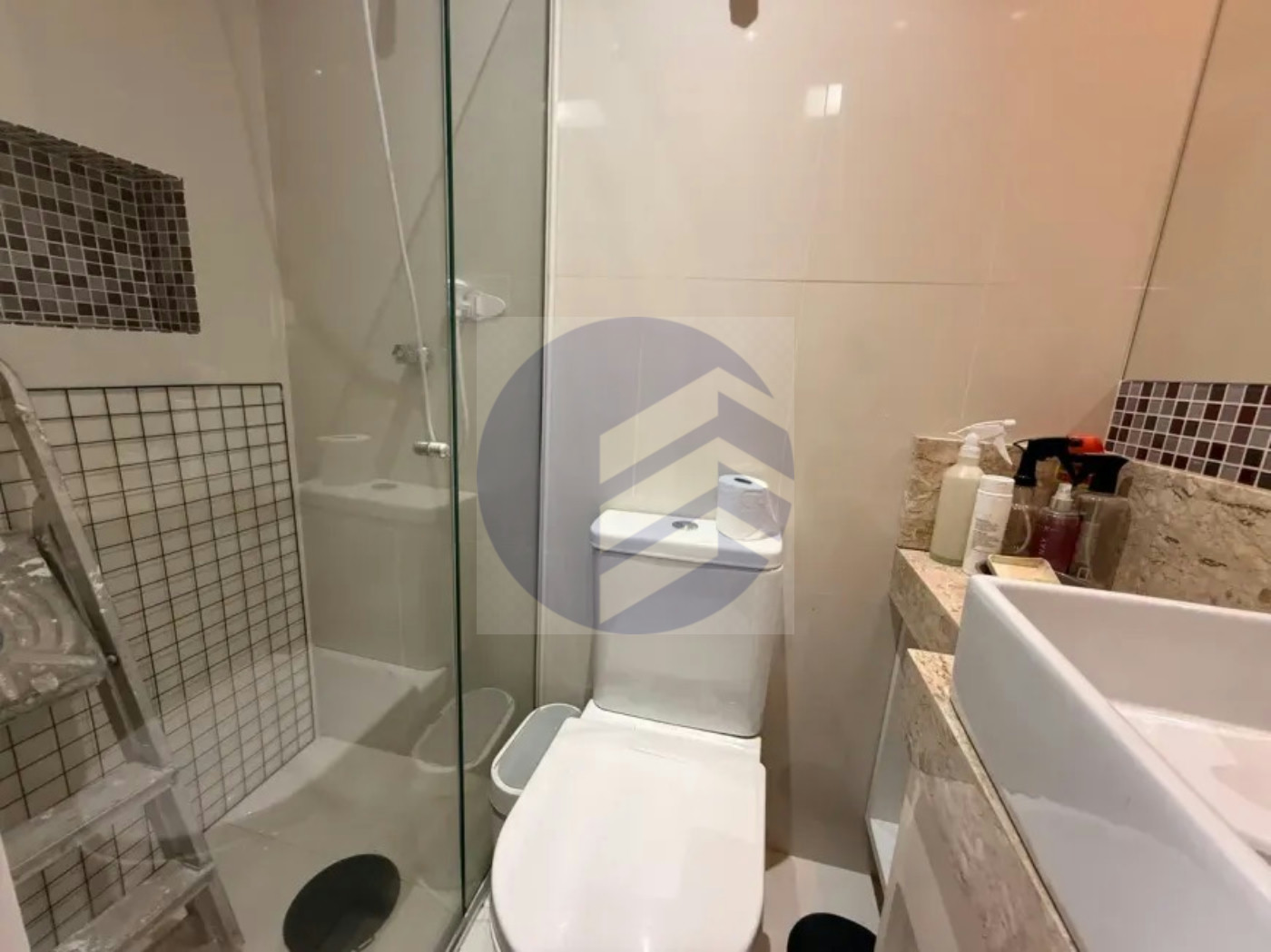 Casa à venda com 2 quartos, sendo 2 suítes, no condomínio Vilas V, São Paulo - SP