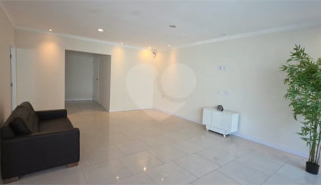 Casa Térrea à venda ou para alugar com 8 quartos, sendo 4 suítes,  em Vila Pereira Barreto, São Paulo, SP