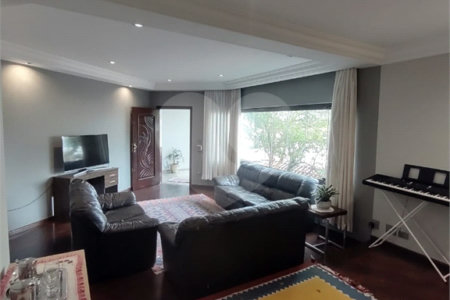 Casa com 300m² , 4 dormitórios , sendo 2 suítes , 5 vagas , à venda no bairro Curuçá , em Santo André.
