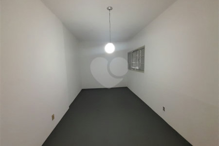 Casa Disponível para Venda ou Locação na Vila Nery – Ideal para Residência ou Comércio