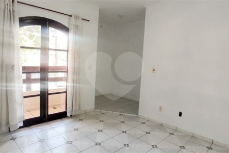 Casa com 180m², 3 dormitórios, 1 vaga, à venda na Vila Scarpelli em Santo André.