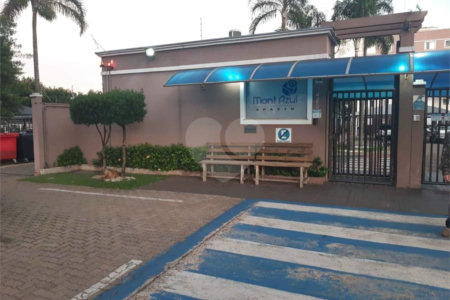 Apartamento no Condomínio Mont Azul.