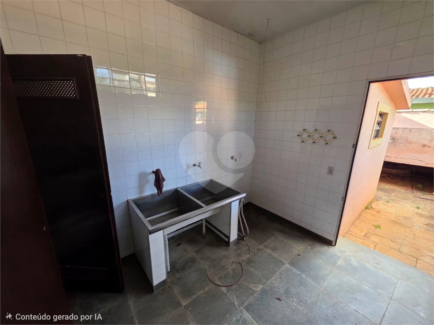 Casa Térrea 5 quartos bem localizada com piscina.