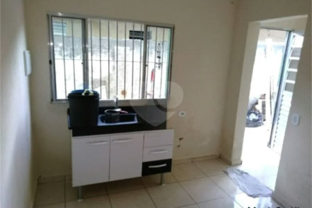4 casas independentes em terreno de 245m² , à venda no Jardim Soares em Guainazes.