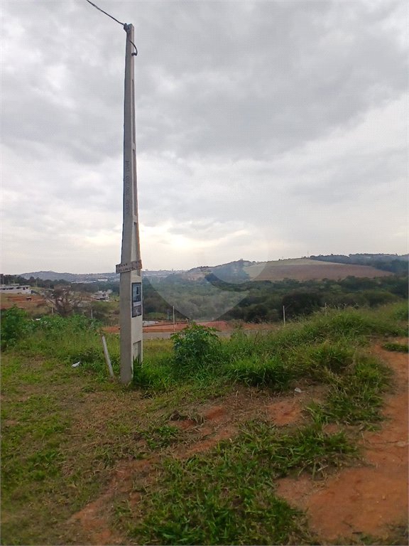 Lote com 561,86 m² à Venda em Condomínio Fechado