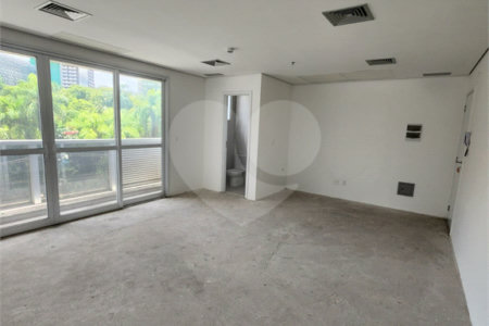 Sala comercial em frente ao Allianz Parque