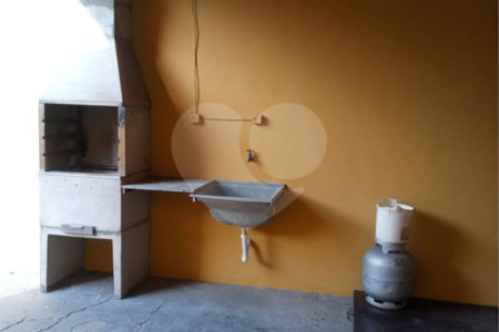 Casa térrea com salão comercial para venda no Maria Stella Fagá.