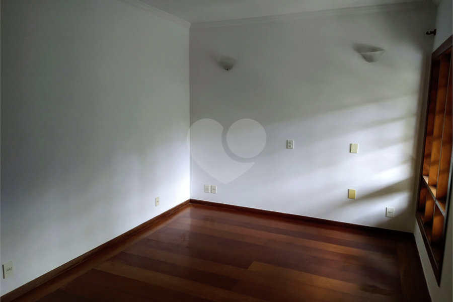 SOBRADO DE 426,0 M² COM 04 SUITES, SALÃO DE FESTAS, 06 VAGAS,06 BANHEIROS E PISCINA PARA LOCAÇÃO OU VENDA NO BARRO BRANCO