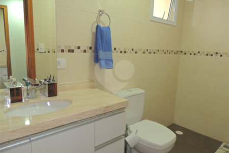 Casa à venda com 4 suítes no condomínio Ville de France, São Paulo - SP