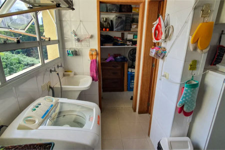 Apartamento luxuoso com 130m2, 3 suítes, 4 vagas.