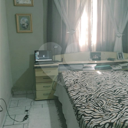 Casa Térrea com 3 dormitórios, sendo 1 suíte.