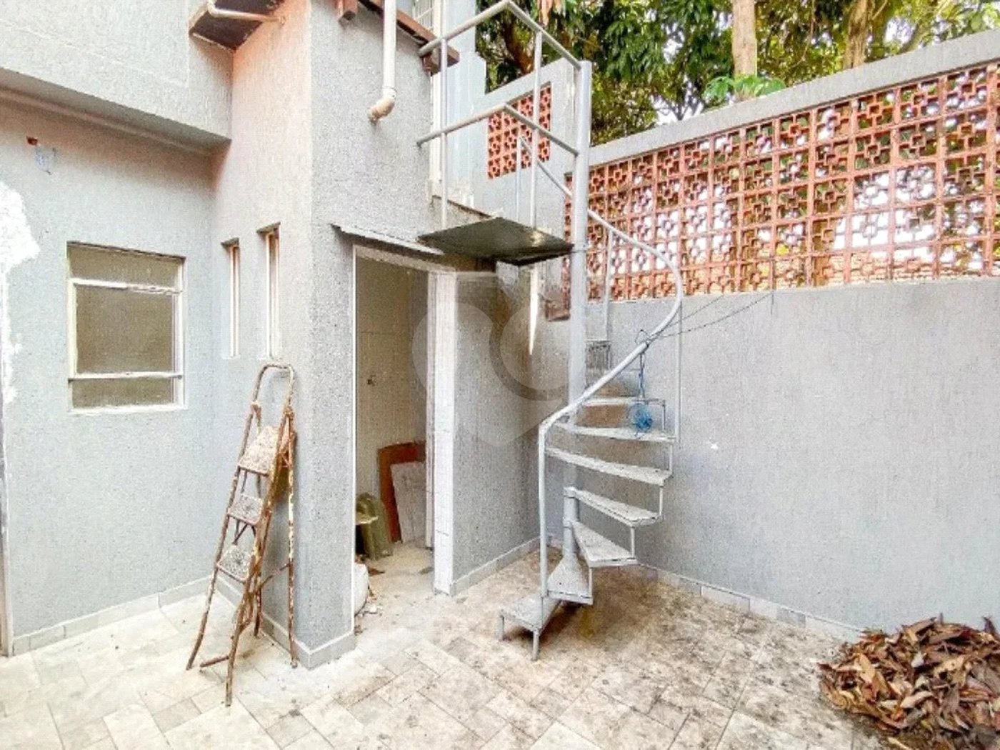 Sobrado com 400m² , 3 dormitórios , sendo 2 suítes , 3 vagas , à venda no centro de Santo André.