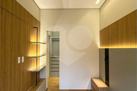 Indaiatuba - Condominio Sapezal - R$ 2.400.000,00 - Área Total 360,00 m² - Área Construída 213,32 m² - TÉRREA - 03 suítes sendo a master com closet; - Escritório; Lavabo; Cozinha com cooktop e planejados; Gourmet com churrasqueira; Ambientes preparados para ar condicionado; Piscina com cascata,