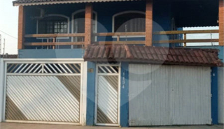 Casa à venda com 4 quartos, sendo 2 suítes, no Centro, Peruíbe, SP