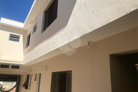 Sobrado completo e espaçoso em São Caetano do Sul | 3 Suítes | 5 a 7 Vagas de garagem