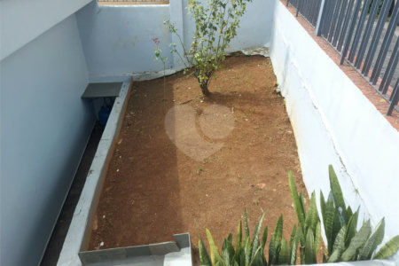 CASA TÉRREA À VENDA NA MOOCA - COM PORTEIRA FECHADA.