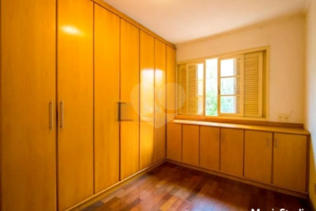 Casa com 360m² , 3 dormitórios , sendo 1 suíte , 4 vagas , disponível para venda ou locação , no centro de Santo André.