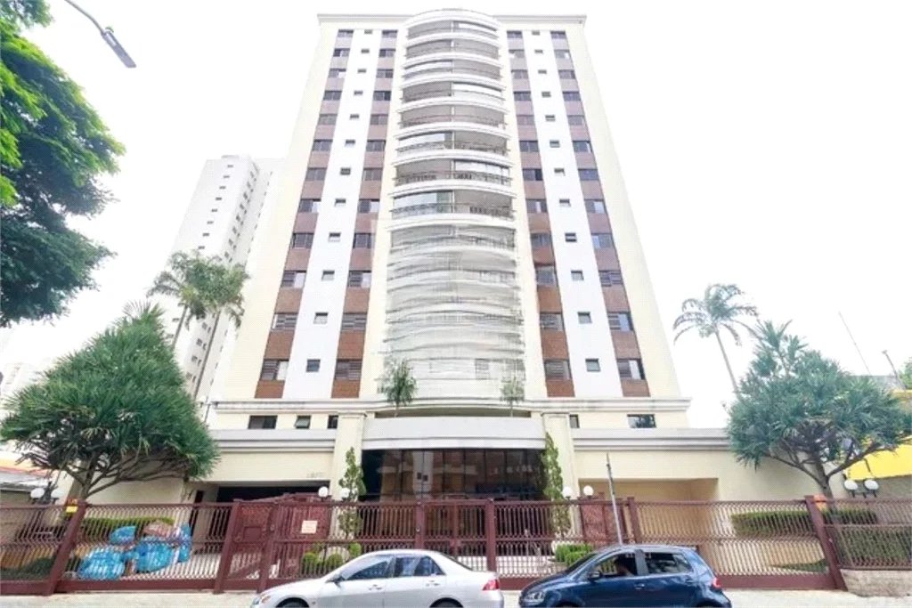 Apartamento com 96 metros em Campo Belo com 3 Dormitorios/Aceita Permutas