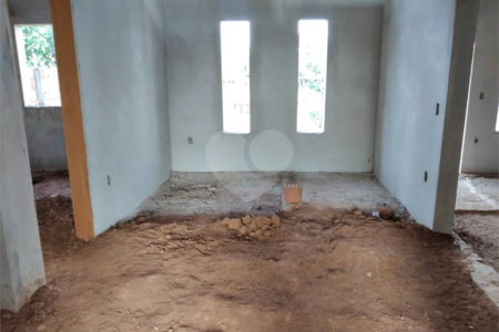 Sobrado em construção no Jardim de Cresci .