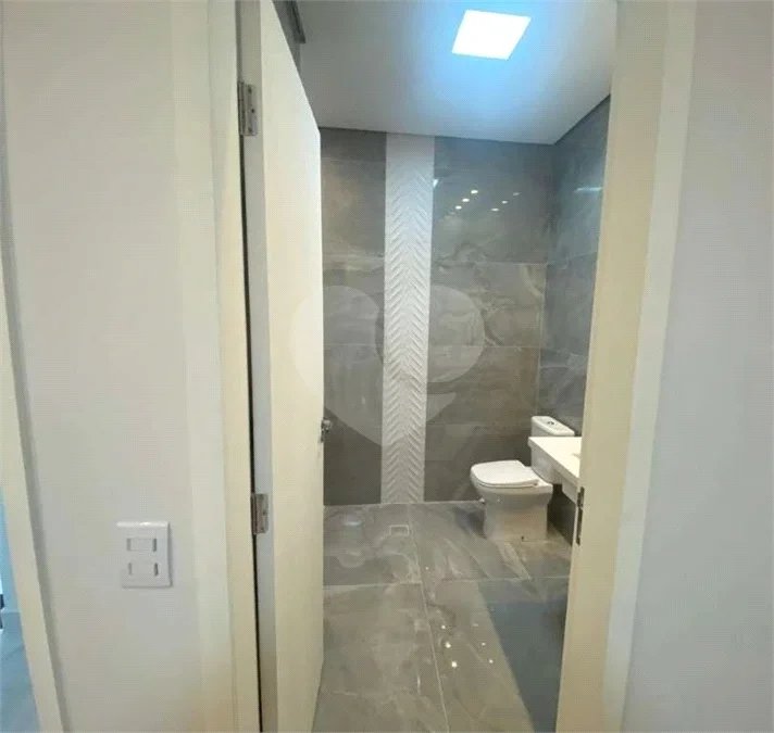 Casa à venda no bairro Dos Casa, em São Bernardo do Campo, com 280 m², 4 dormitórios, 3 suítes, 4 vagas, hidromassagem e fácil acesso às principais rodovias.