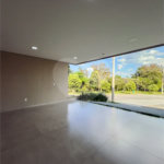 Indaiatuba - Condomínio Milano - Sobrado - 350 m² de terreno - 240 m² de área construída - 4 vagas de garagem, sendo 2 cobertas - Salas de estar e jantar integradas - 3 suítes com closet e varanda no pavimento superior - Escritório no térreo - Espaço gourmet com churrasqueira - Banheiro externo