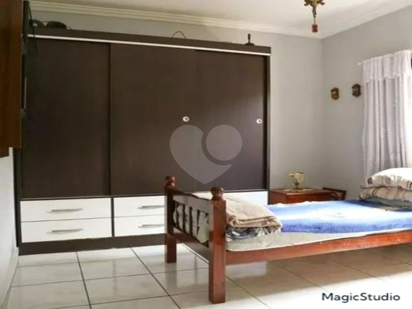 Casa com 120m² , 4 dormitórios , sendo 1 suíte , 3 vagas de garagem , à venda no Jabaquara.
