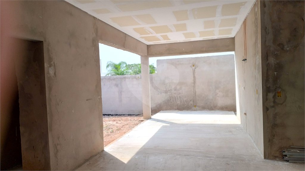 Casa térrea em fase de construção para venda no condomínio Quebec