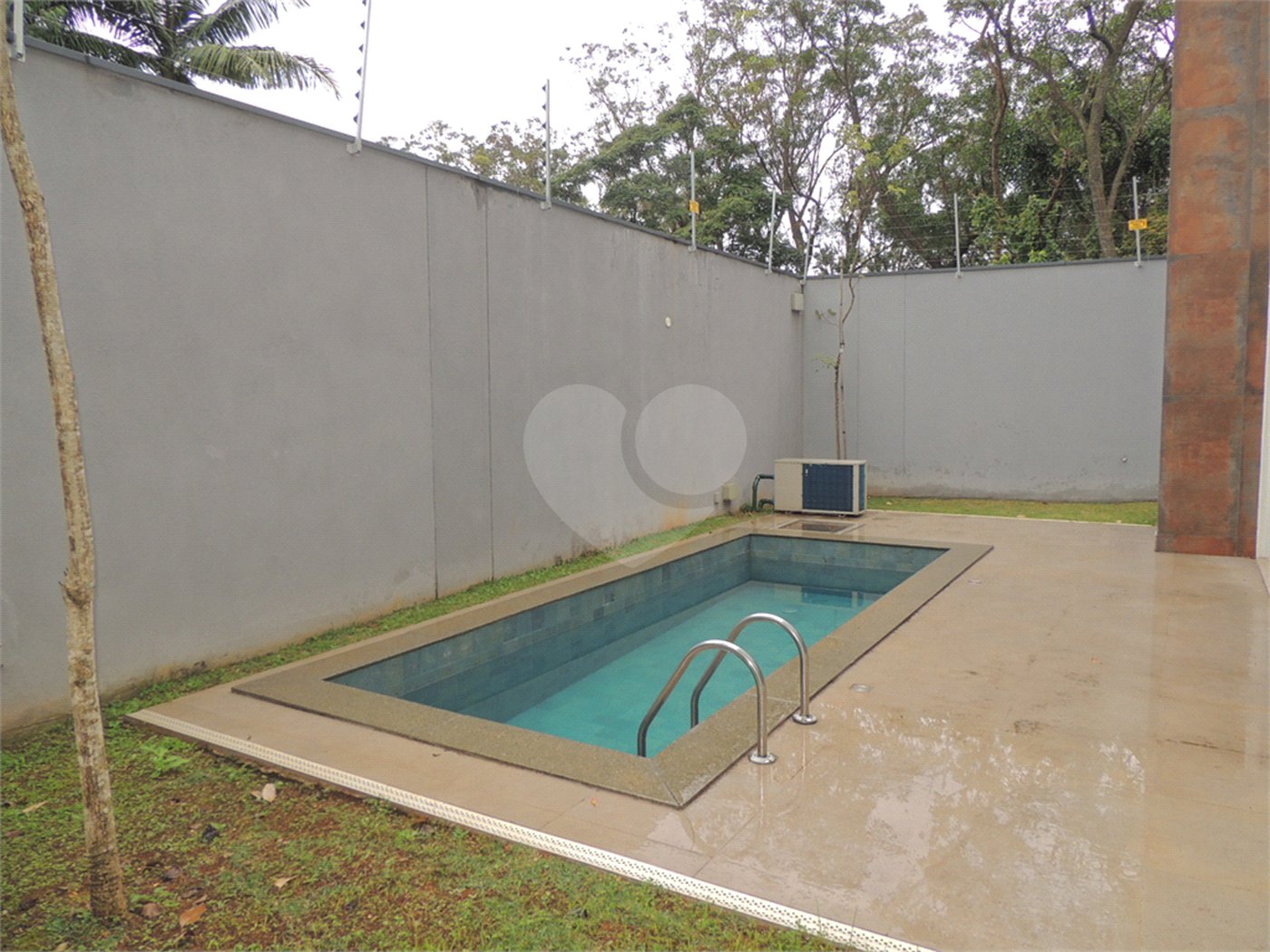 Casa à venda com 3 suítes no condomínio Jardim Flora, São Paulo - SP